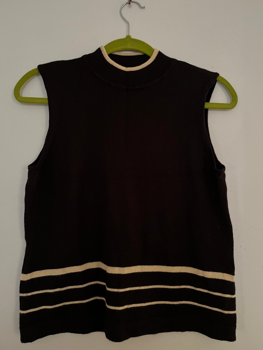 Tahari Black Sleeveless Knit Top with Cream Trim